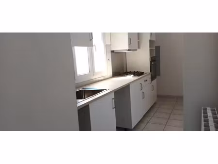 location appartement 6 pièces 122 m² à nimes (30000)  1 130 €