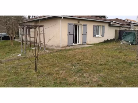 location maison 4 pièces à le pian-médoc (33290)  1 200 €
