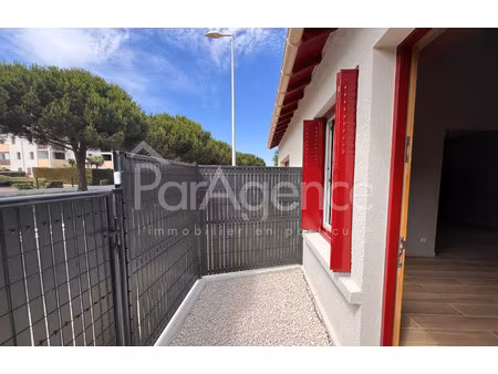 maison rénovée avec patio vaux-sur-mer