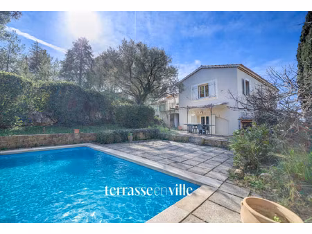 le beausset - maison familiale - vue dominante - piscine -