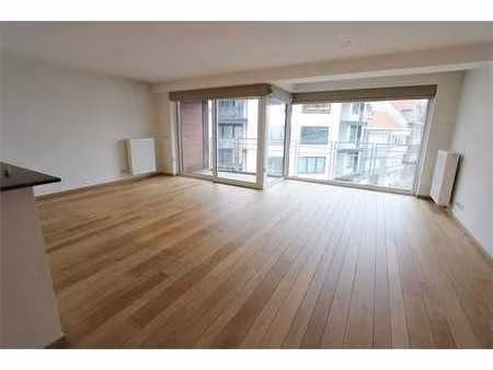 non-meublé - grand appartement résidentiel avec une belle v
