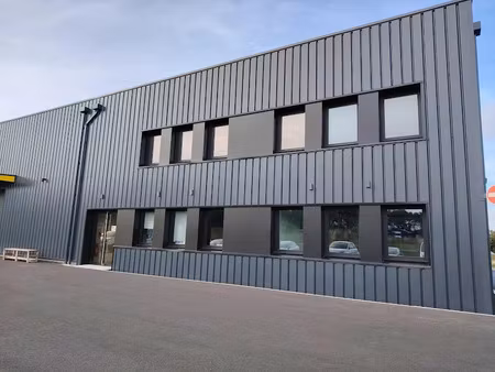 location locaux professionnels 230 m² à ploudaniel (29260)  2 000 €