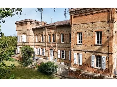 élégante maison de maître du xixe siècle entre toulouse et montauban
