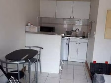location appartement t1 à la roche-sur-yon centre ville (85000) : à louer t1 / 35m² la roc