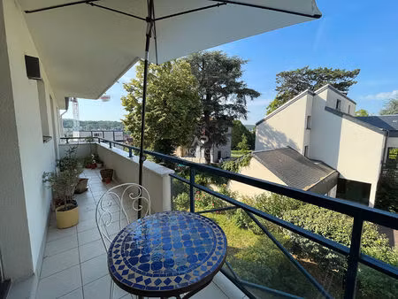 chaville rive droite - appartement 4/5 pièces avec balcons.