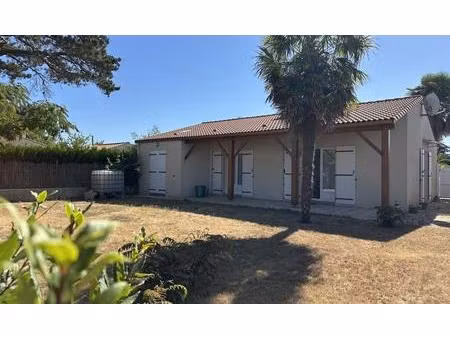 maison ombrelle à 600 m de la plage- le bouil