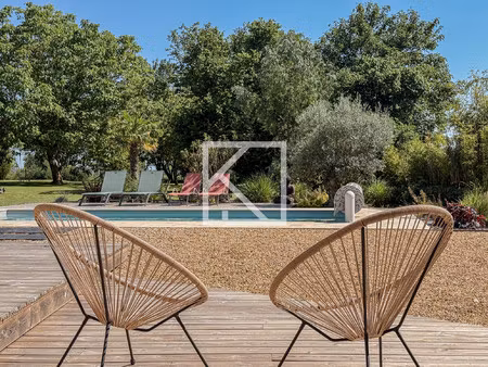 baugé : grande longère avec piscine & dépendances  dans un ca