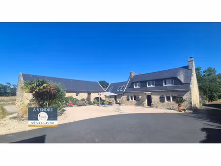 belle propriété en pierres sur un terrain de 5781 m²