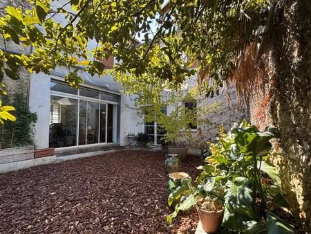 grande maison de ville avec jardin et garages