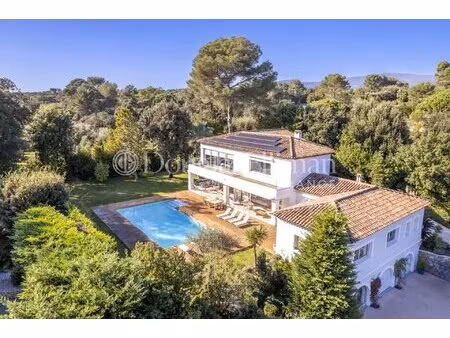 valbonne - villa de prestige entièrement rénovée avec piscine et studio indépendant