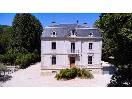 maison de maître de 360 m2sur plus de 13000m2 de terrain