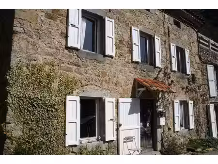 beaucoup de charme et jolie vue de la terrasse