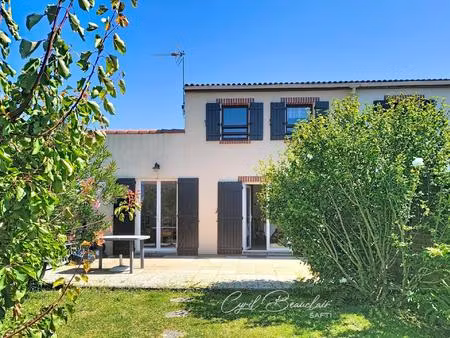 maison 5 p 3 ch en plein bourg et au calme.