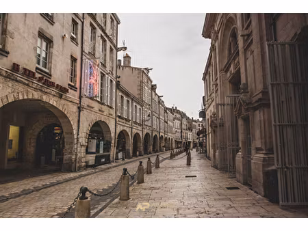 studio hyper centre la rochelle proche commerces et bus