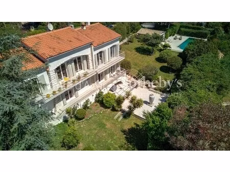 villa d'exception avec vue mer  entièrement rénovée à la roquett