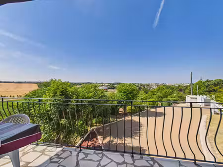 maison de 105 m2 au coeur de montamisé   3 chambres  jardin  garage   grand sous sol