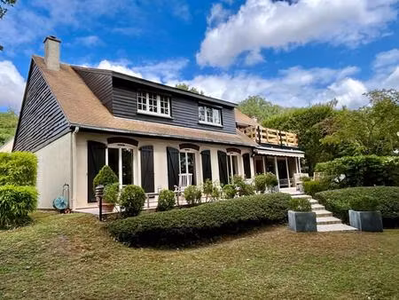 maison familiale de 5 chambres  beaux espaces de réception sur jardin paysagé