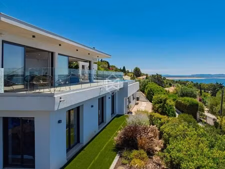 carqueiranne : maison contemporaine avec vue mer panoramique