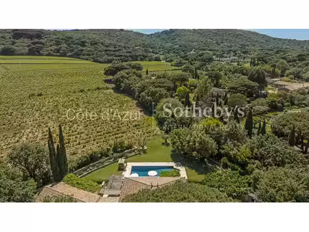 villa provençale 210 m² avec piscine et jardin paysager proche p