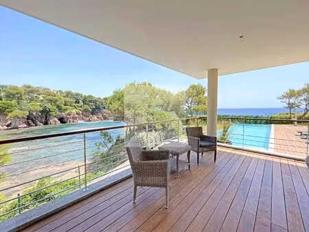 villa pieds dans l'eau à vendre
