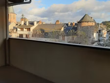 a louer appartement t2 en plein centre ville d'espalion