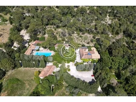 villa saint-rémy-de-provence - 37 chambres - 2629m²