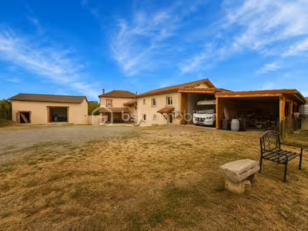 maison de 195 m² à bussy-albieux