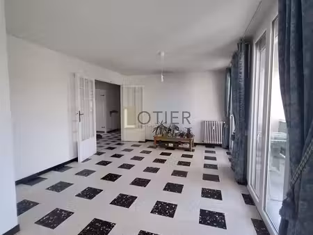 à vendre appartement t3 lumineux avec terrasse  box en sous-sol et climatisation