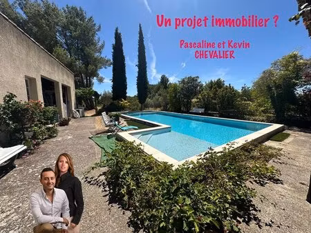 à vendre : maison familiale avec piscine  jardin et vue imprenable à la tour-d'aigues