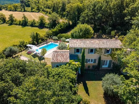 maison à vendre: superbe propriété de 192 m² avec piscine au cœur du luberon