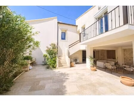 joli maison de village avec cour