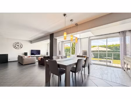 maison individuelle 5 chambres terrasse & jardin sous-