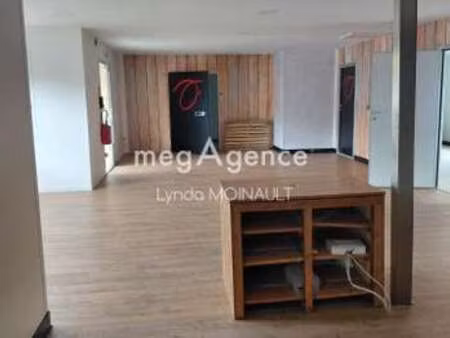 vente bureaux et commerces à prahecq (79230) : à vendre / 147m² prahecq