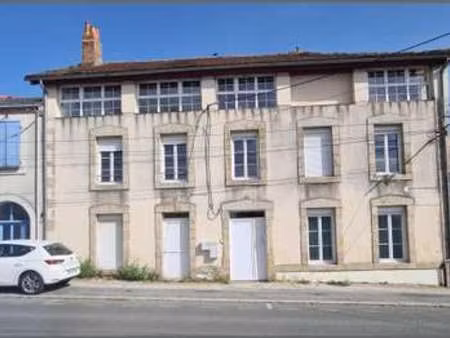 vente demeure d'exception à bressuire (79300) : à vendre / 270m² bressuire