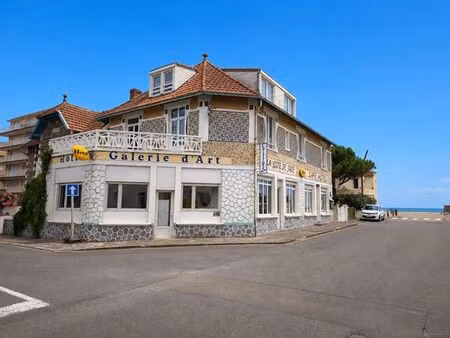 prestigieux immeuble de rapport en vente à saint-michel-chef-chef  pays de la loire