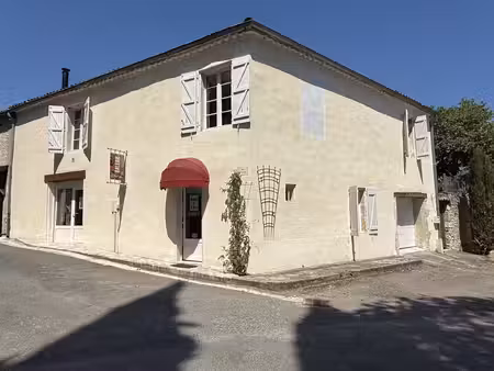 beauville maison en pierre polyvalente rénovée au cœur d'un village médiéval recherché