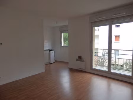appartement dans résidence à elbeuf 3 pièce(s) avec balcon et place de parking
