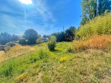 terrain de 150m2 pour une maison de 75m2