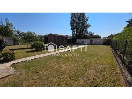 maison3 chambres avec jardin et garage.