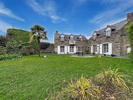 maison de charme sans mitoyenneté  plein sud avec jardin arboré et garage