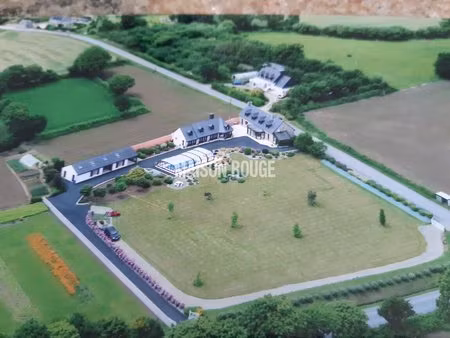 ensemble immobilier - piscine - tonquédec