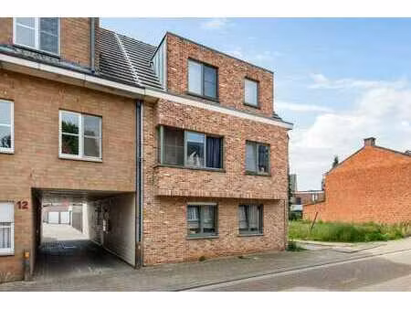 opbrengsteigendom bestaande uit vier appartementen op een...
