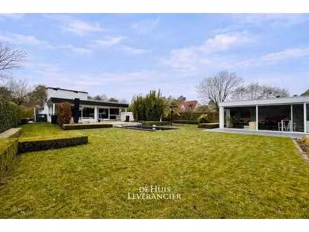 villa élégante : l'alliance parfaite du calme absolu  du ...