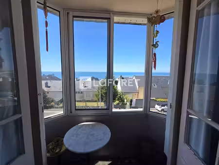 propriété de caractère idéalement située avec vue mer à donville-les-bains -