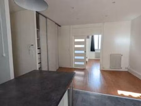 location appartement 2 pièces à angoulême (16000) : à louer 2 pièces / 49m² angoulême