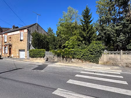 maison de ville de 87 m2 sh avec garage et jardin à 3 mn du centre de charleville