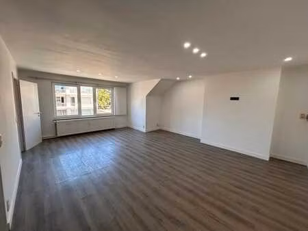 appartement 3 ch. avec terrasse à hannut peb c