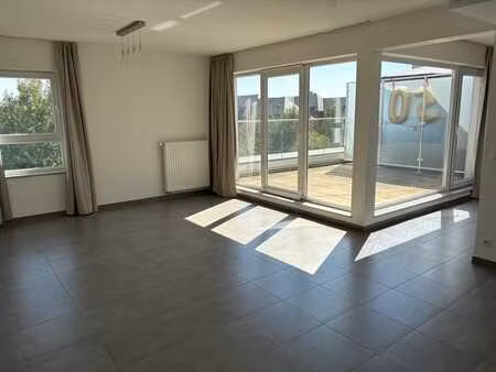 magnifique penthouse idéalement situé