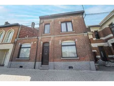 charmante maison avec beau jardin au coeur de marcinelle