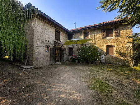 maison en pierre à rénover de 100 m2 et 2400 m2 de terrain